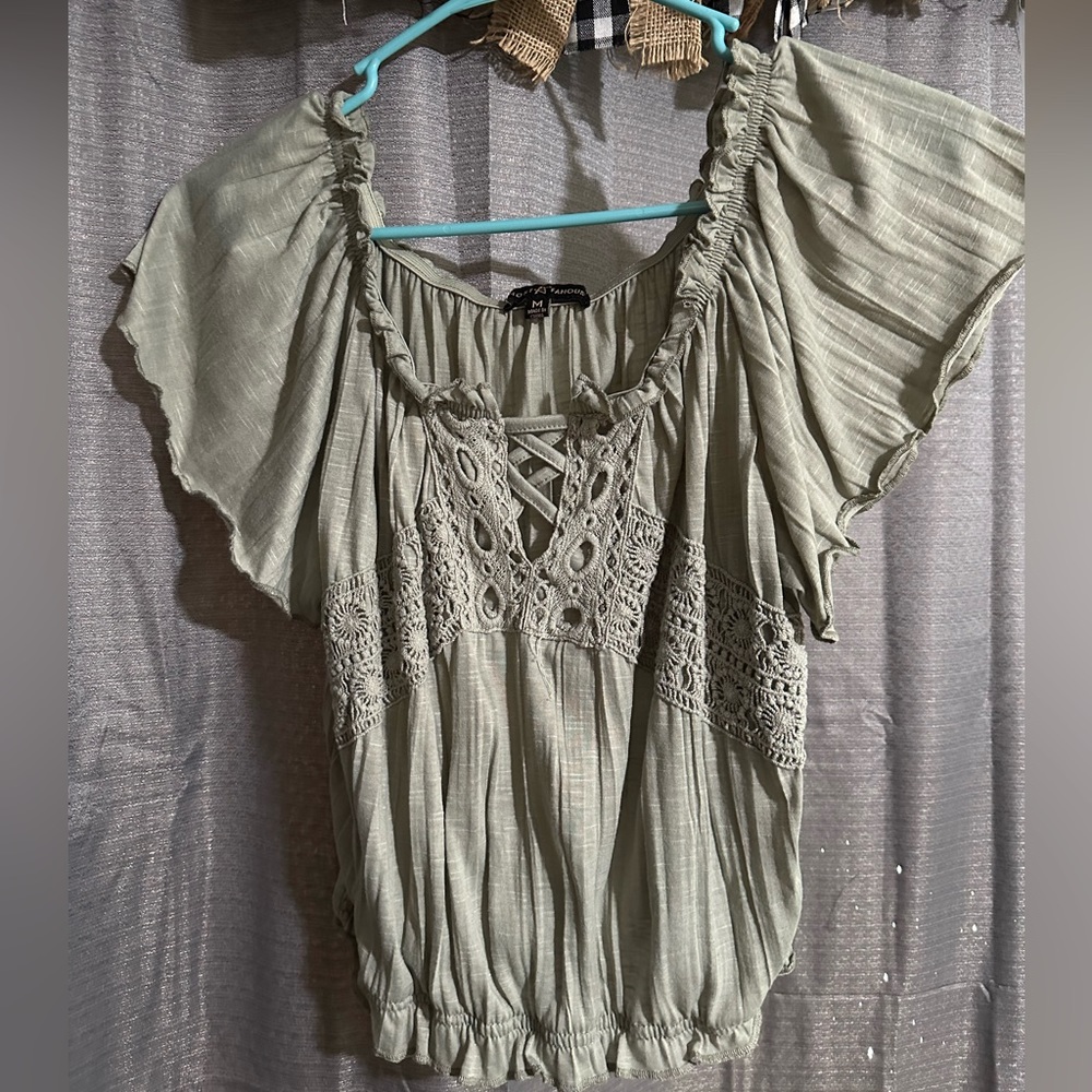 Almost Famous Crop top